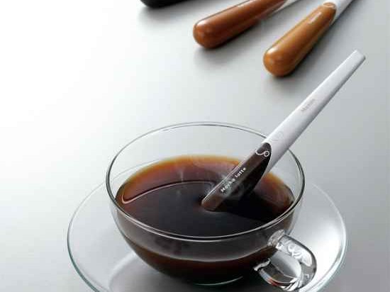 揭秘黑咖啡的真实颜色从深褐到近黑的奥秘