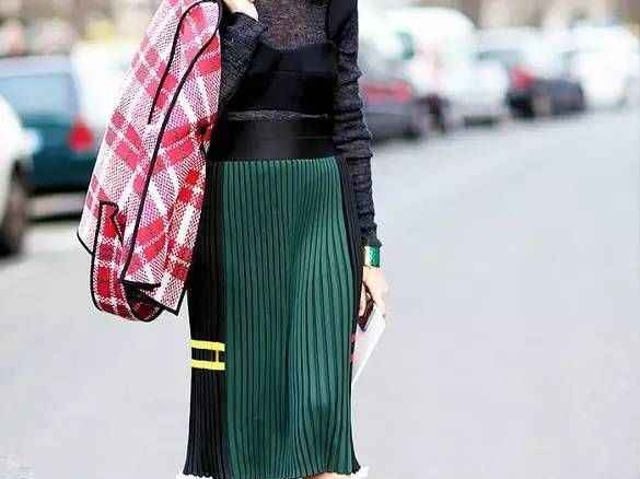 深秋穿衣不烦恼，掌握这些穿搭法则温暖又时髦