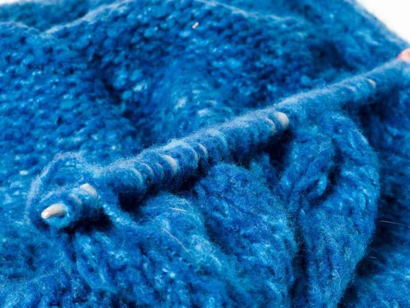 孔雀蓝配色全攻略从家居到穿搭驾驭这抹高贵色彩