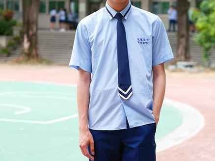 高中生穿搭全攻略：3个实用公式，学生党秒变高瘦范！