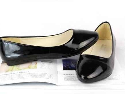 漆皮揭秘闪亮背后的故事与保养秘籍