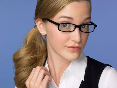 长脸眼镜搭配秘籍选对框型颜值翻倍