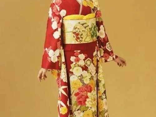 老物件新搭配：一双中式木屐，让你的汉服穿搭走出别样风雅