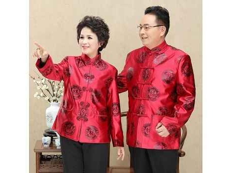 寻觅冬日里的东方韵：一件女中式夹袄唐装如何穿出千年风雅与现代温度