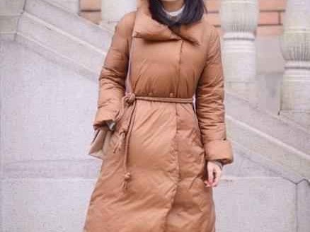 小个子女生冬季穿搭指南：155cm以下必看！短羽绒服+半身长裙，显高保暖又时髦