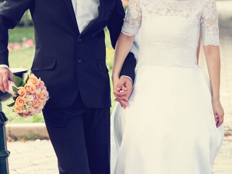 结婚当天新郎怎么穿 这些搭配让老公帅出新高度