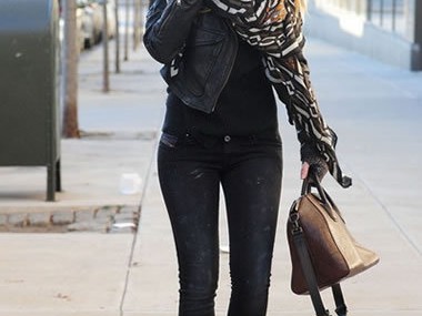 马丁靴上衣搭配全攻略 穿出风格不败的时尚造型