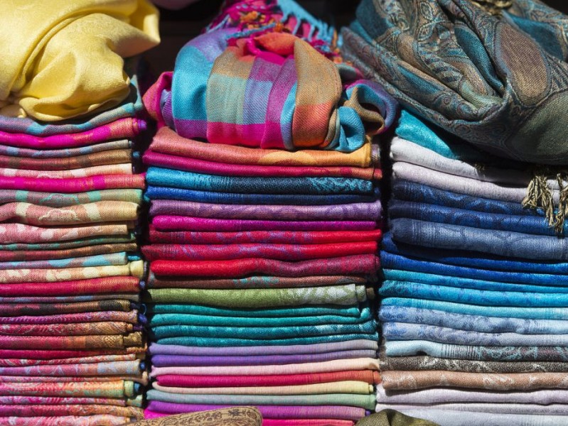 选对西装面料，让你穿出高级感和舒适感