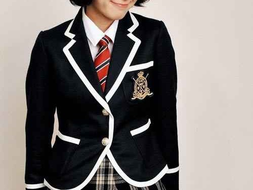 校服搭配全攻略 穿出青春自信范儿