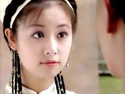 49岁林心如增肥后穿搭惊艳升级，毛衣半身裙组合贵气十足，网友直呼认不出！