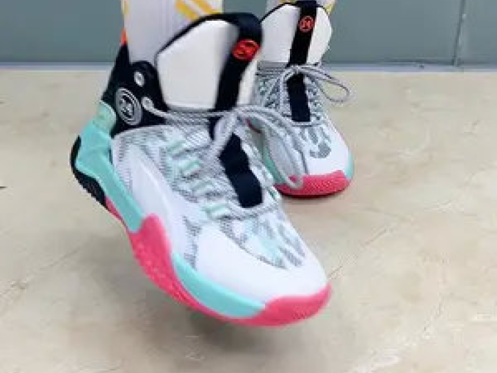 夏日球场战靴指南 告别闷热双脚选对鞋是关键