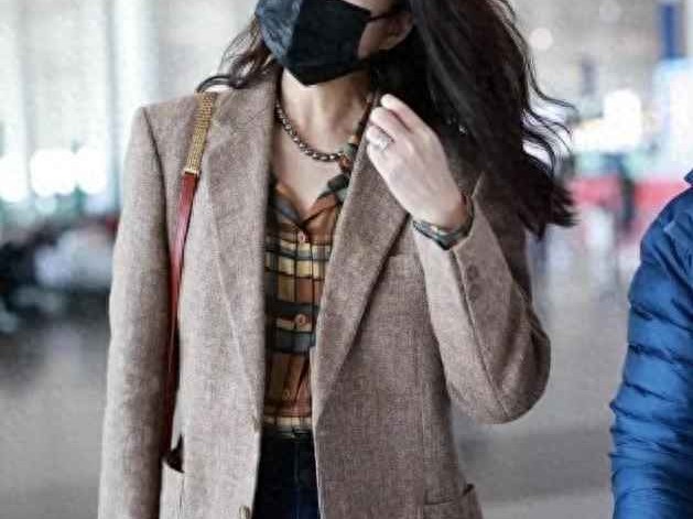 殷桃夏季西装穿搭惊艳全场！告别奶奶裤乐福鞋，这样穿更时髦高级