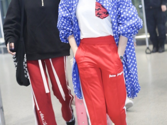 蓝上衣配啥裤子颜色最出彩穿搭秘诀全在这里