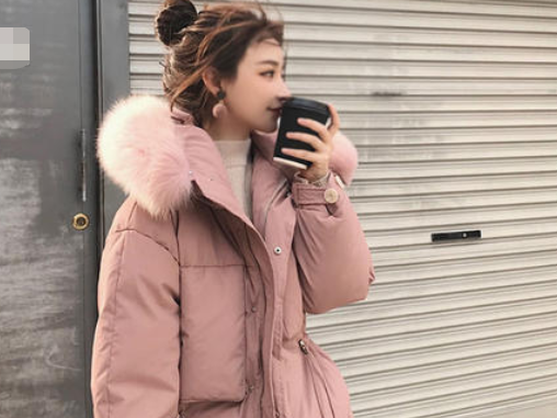 冬日粉色羽绒服穿搭指南 甜酷风温柔风统统拿捏
